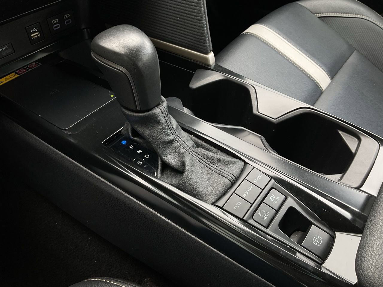 Used 2025 Toyota Camry SE image 33