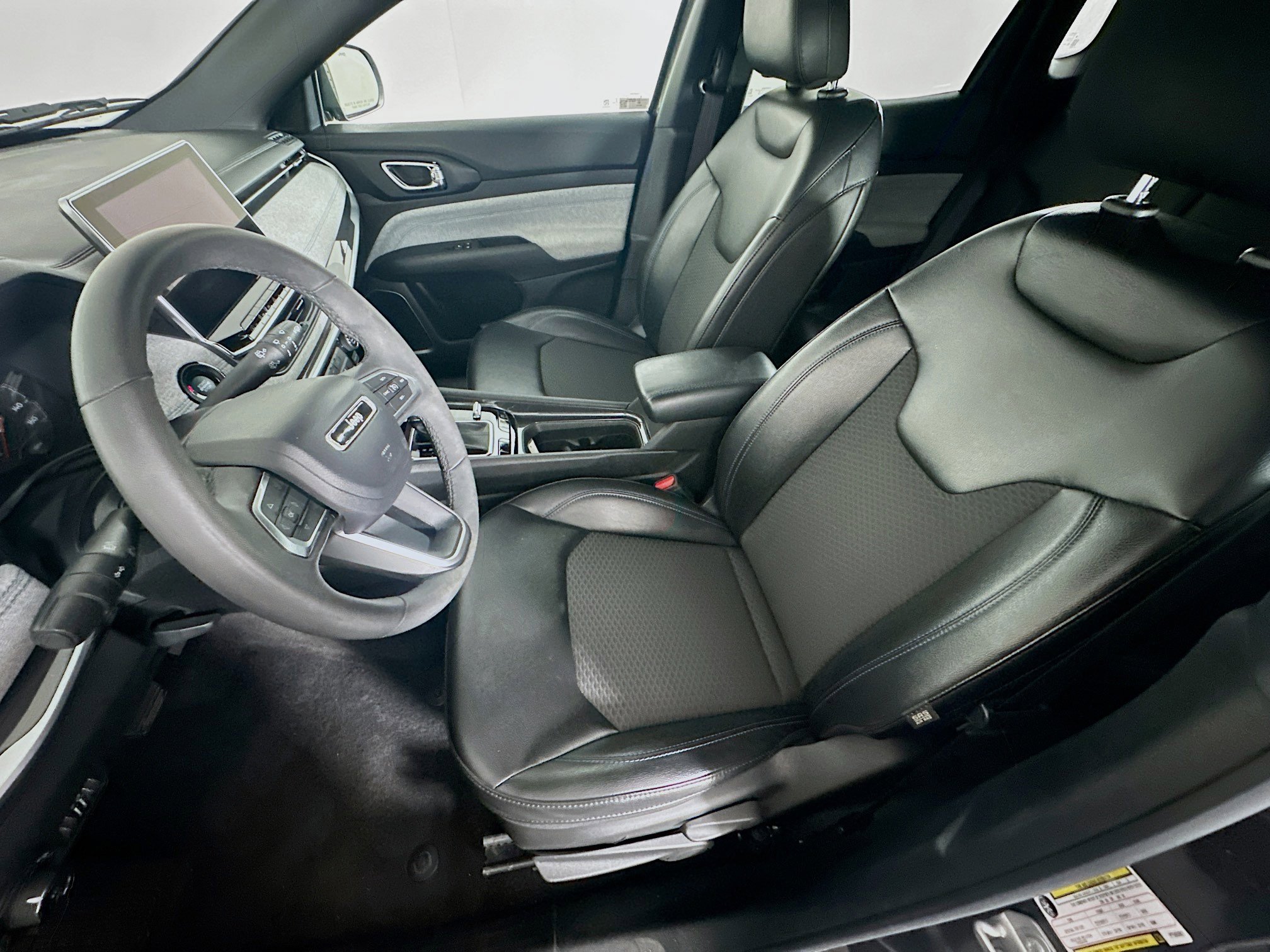 Used 2023 Jeep Compass Latitude AWD/4WD image 13