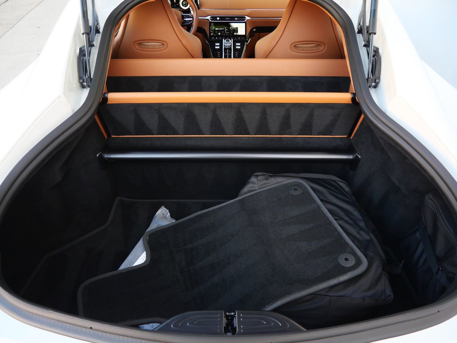 Used 2025 Aston Martin V8 Vantage Coupe image 20