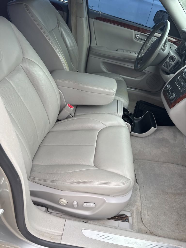 Used 2007 Cadillac DTS Luxury I w/ Trunk Convenience Package image 12