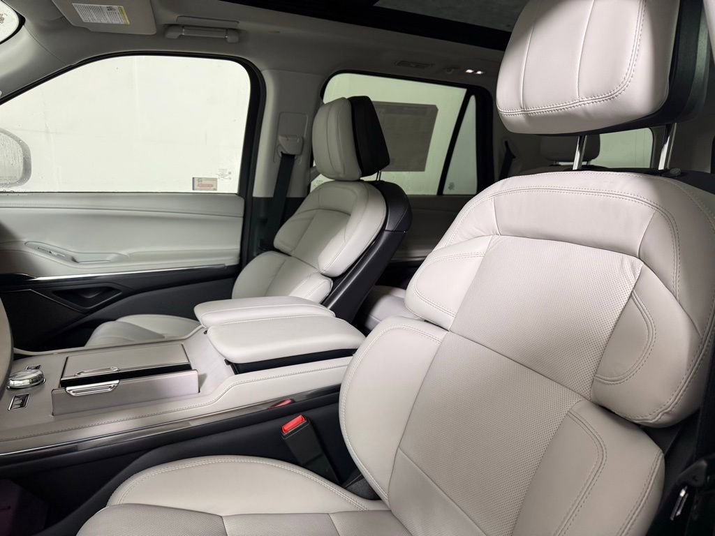 New 2025 Lincoln Navigator Reserve image 23