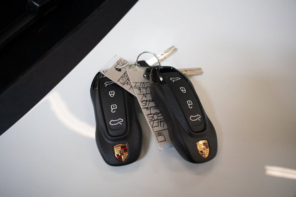 Used 2025 Porsche Macan 4S Electric image 32