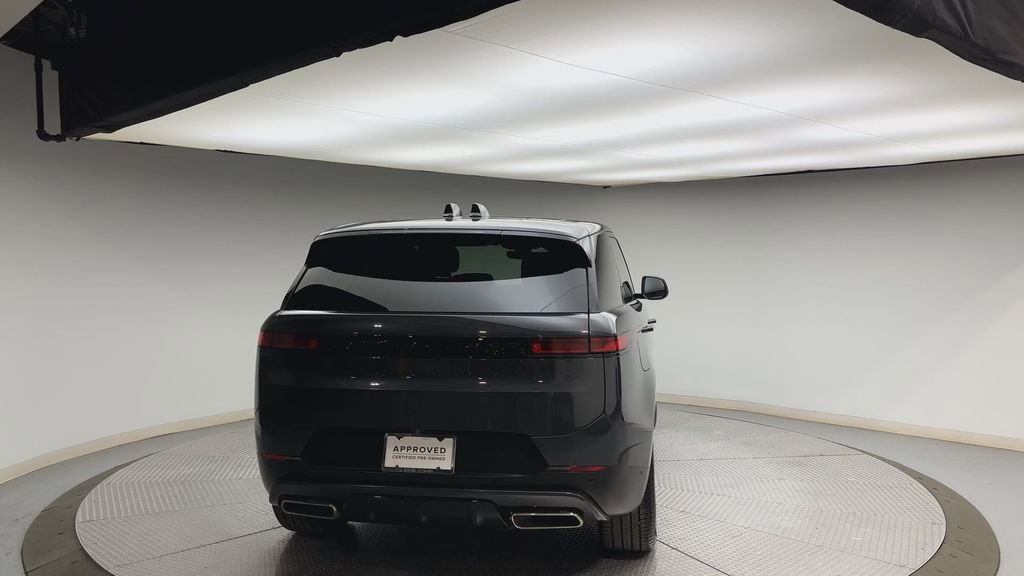 Used 2025 Land Rover Range Rover Sport SE image 3