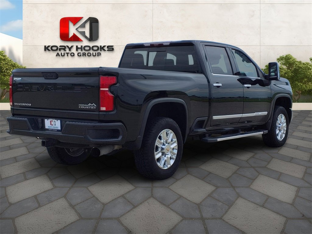 Used 2024 Chevrolet Silverado 2500 High Country w/ High Country Premium Package image 3