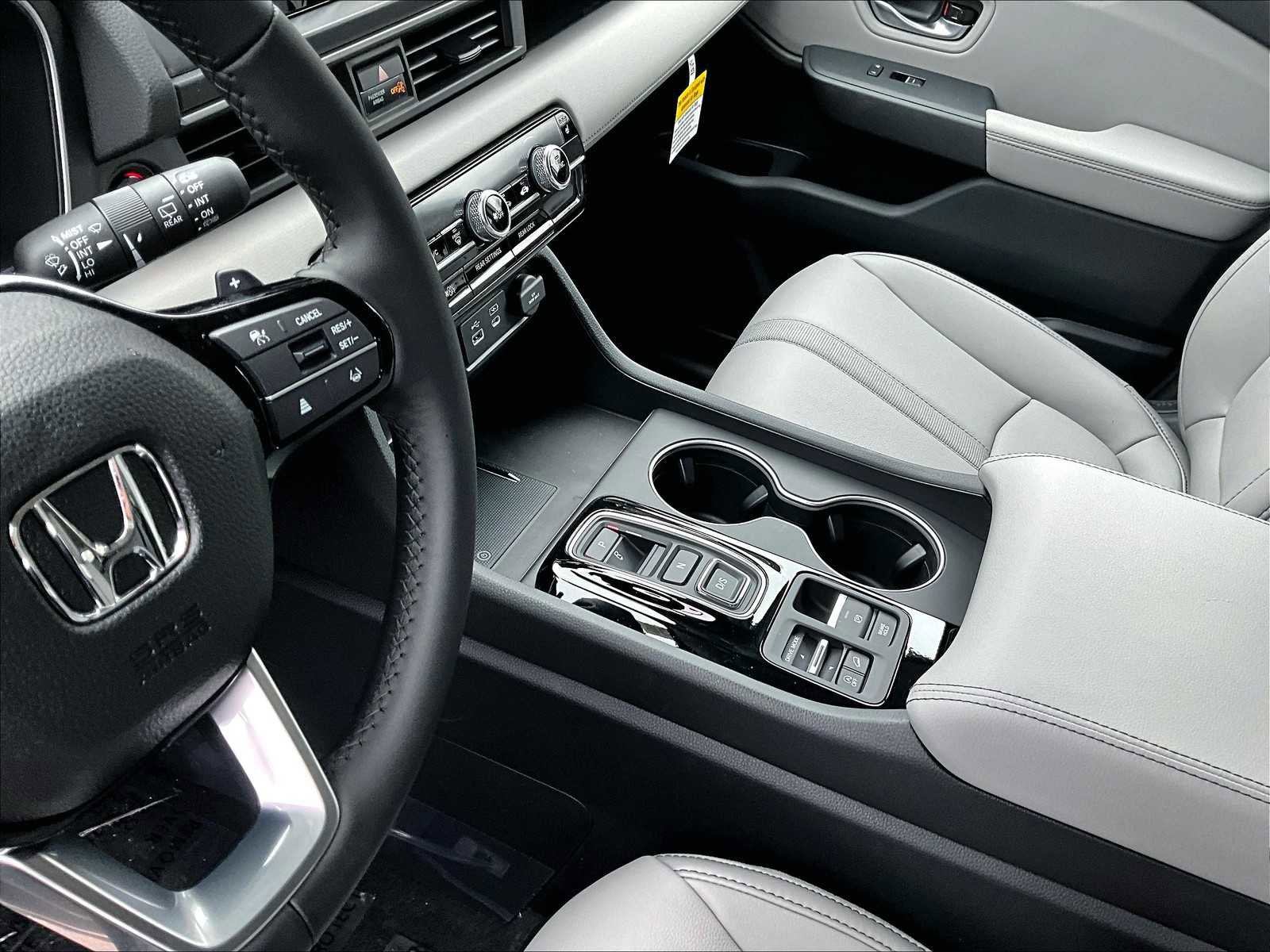 New 2025 Honda Pilot Touring image 14