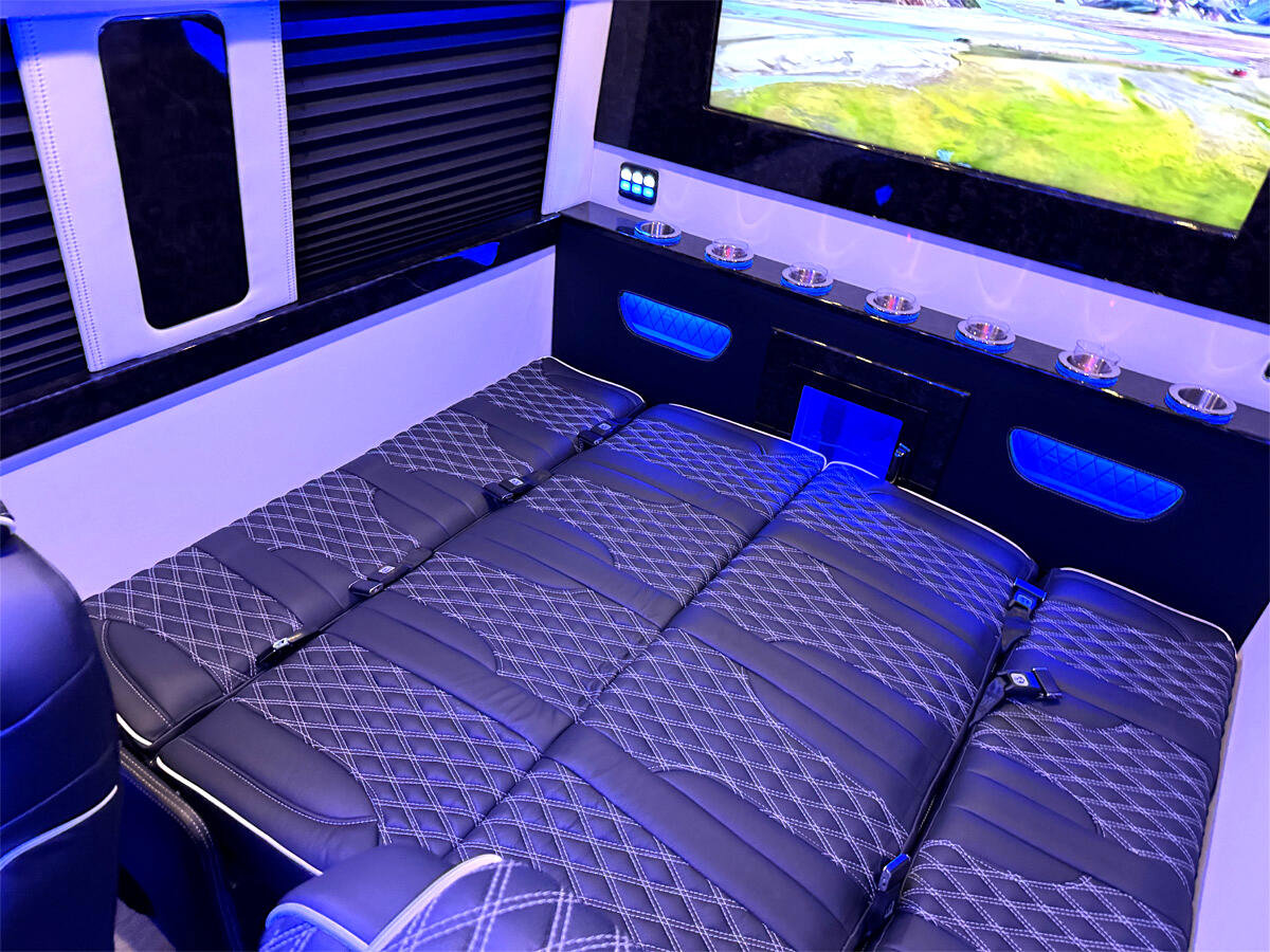 Used 2024 Mercedes-Benz Sprinter 3500 image 31