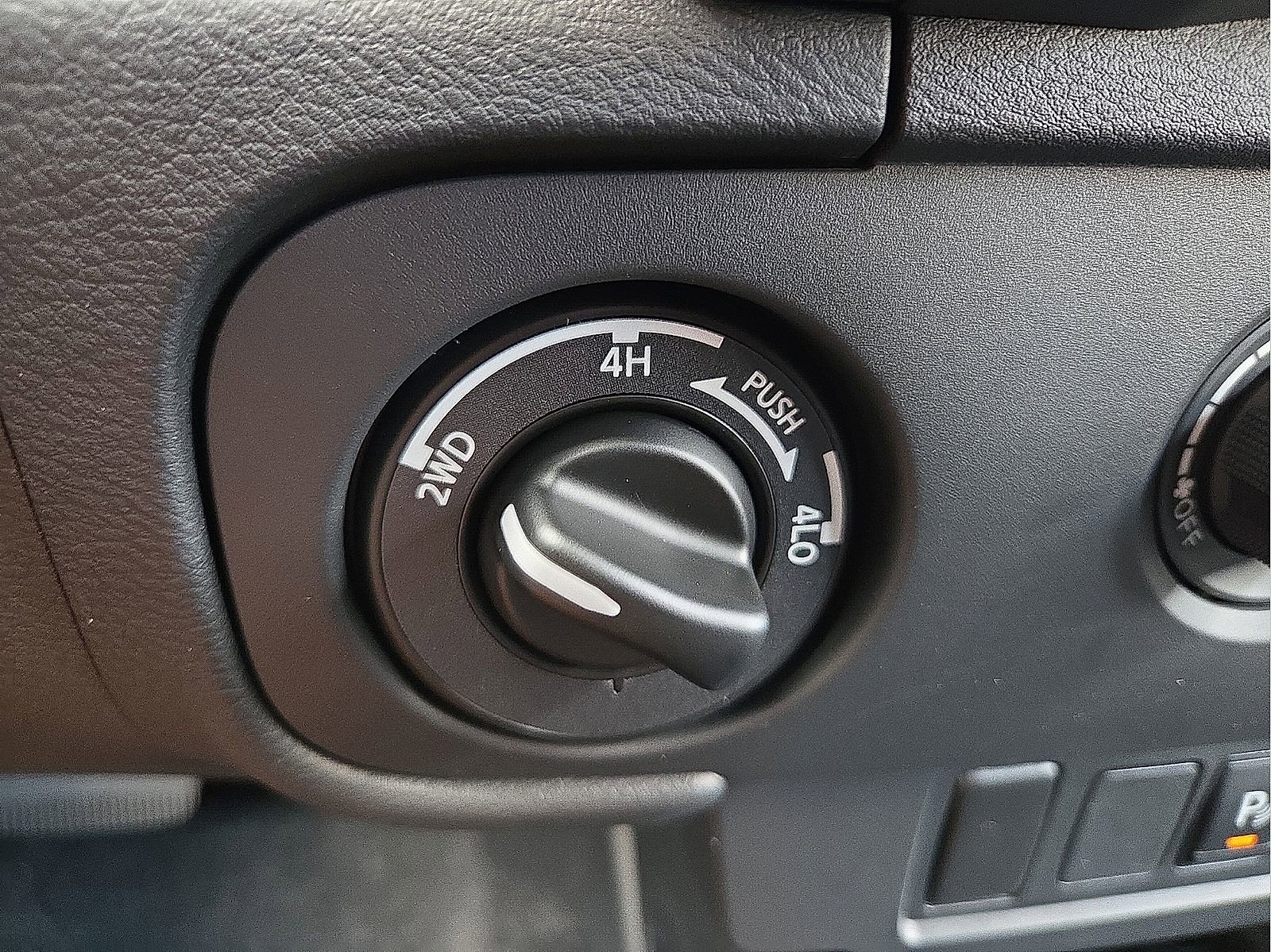 New 2026 Nissan Frontier SV w/ Tow Package AWD/4WD image 19