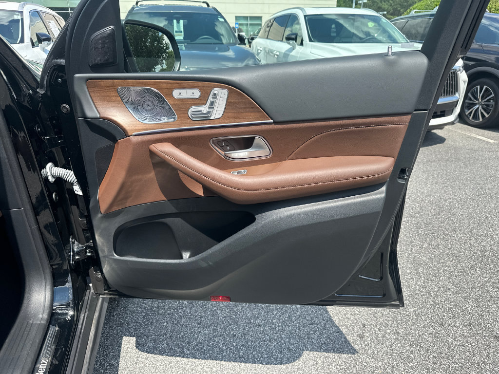 Used 2024 Mercedes-Benz GLS 450 4MATIC image 13
