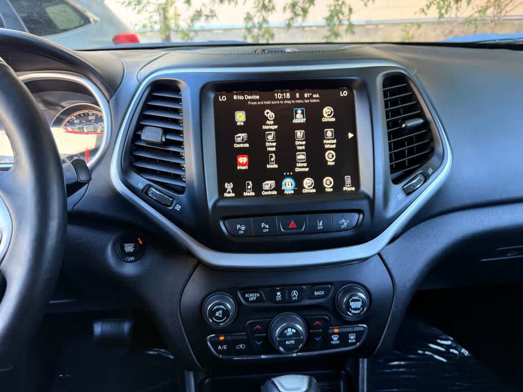 Used 2017 Jeep Cherokee Overland w/ Technology Group AWD/4WD image 17