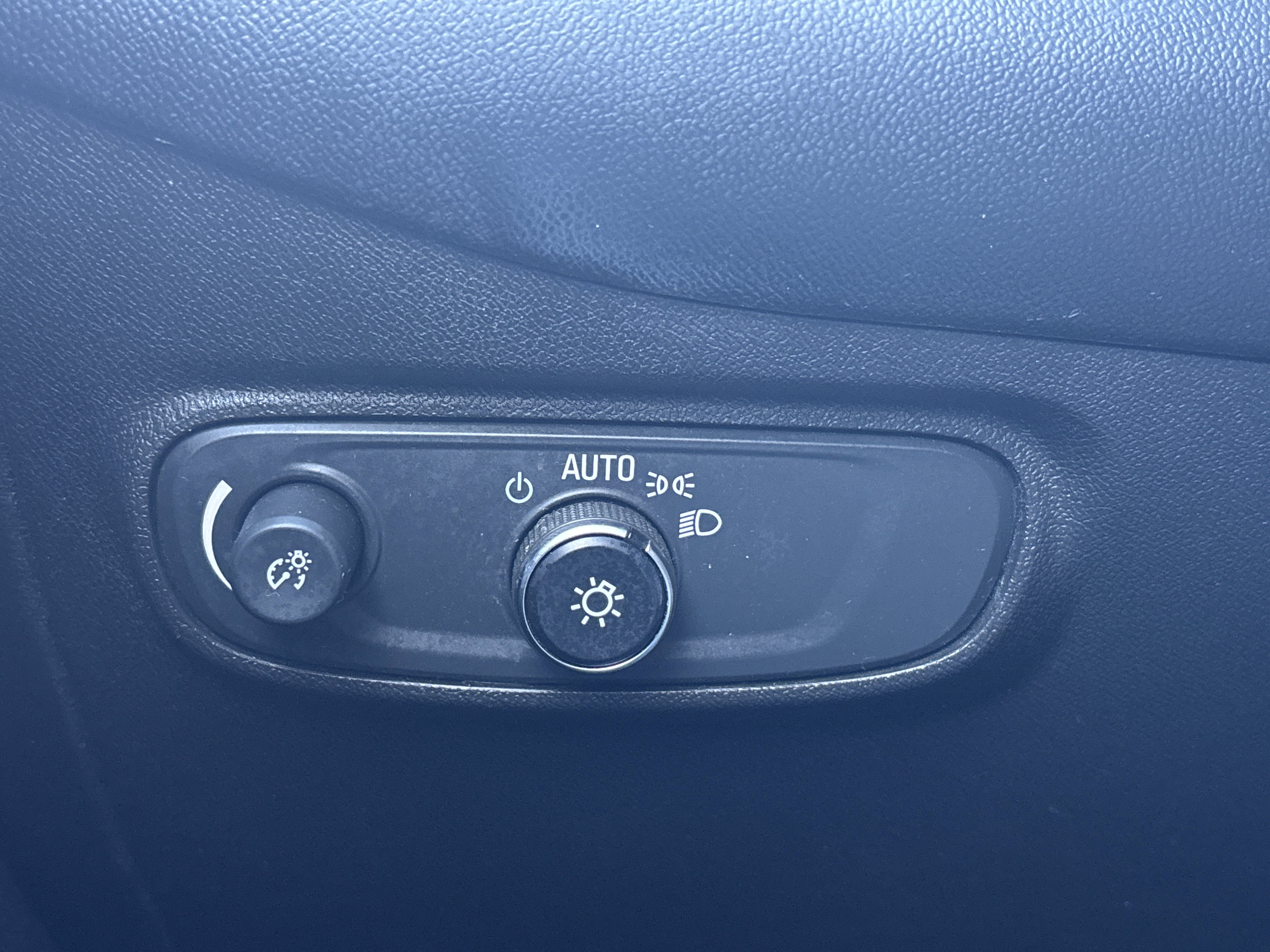 Used 2020 Chevrolet Equinox LT image 27