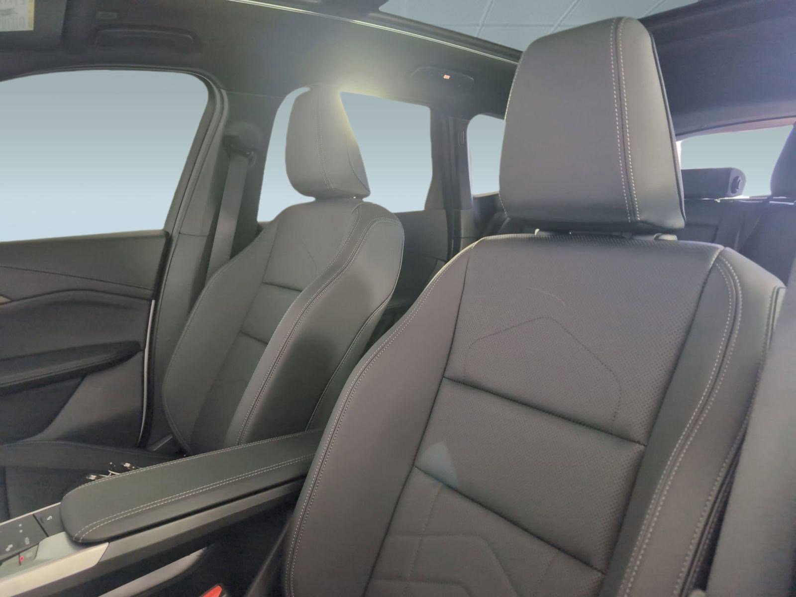 Used 2025 BMW X1 xDrive28i w/ Premium Package image 23