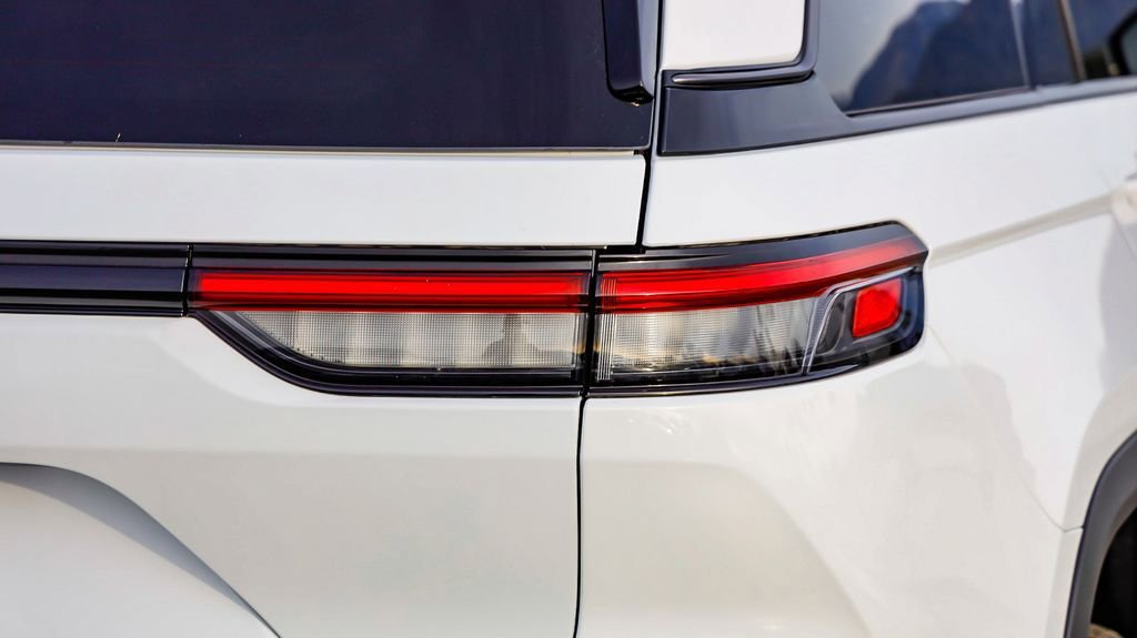 New 2026 Jeep Grand Cherokee Altitude AWD/4WD image 10