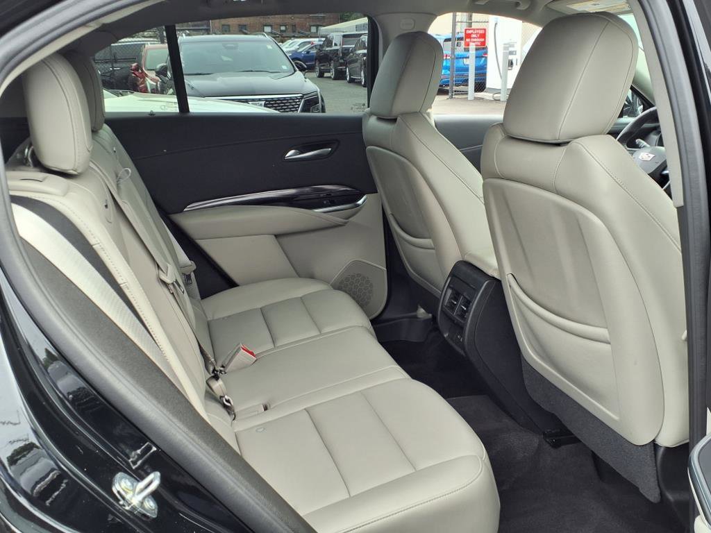 Used 2022 Cadillac XT4 Luxury image 30