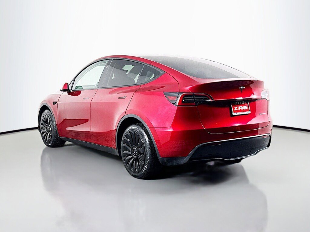 Used 2024 Tesla Model Y Long Range image 3