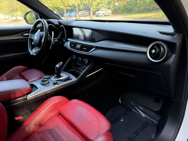 Used 2022 Alfa Romeo Stelvio Veloce AWD/4WD image 33