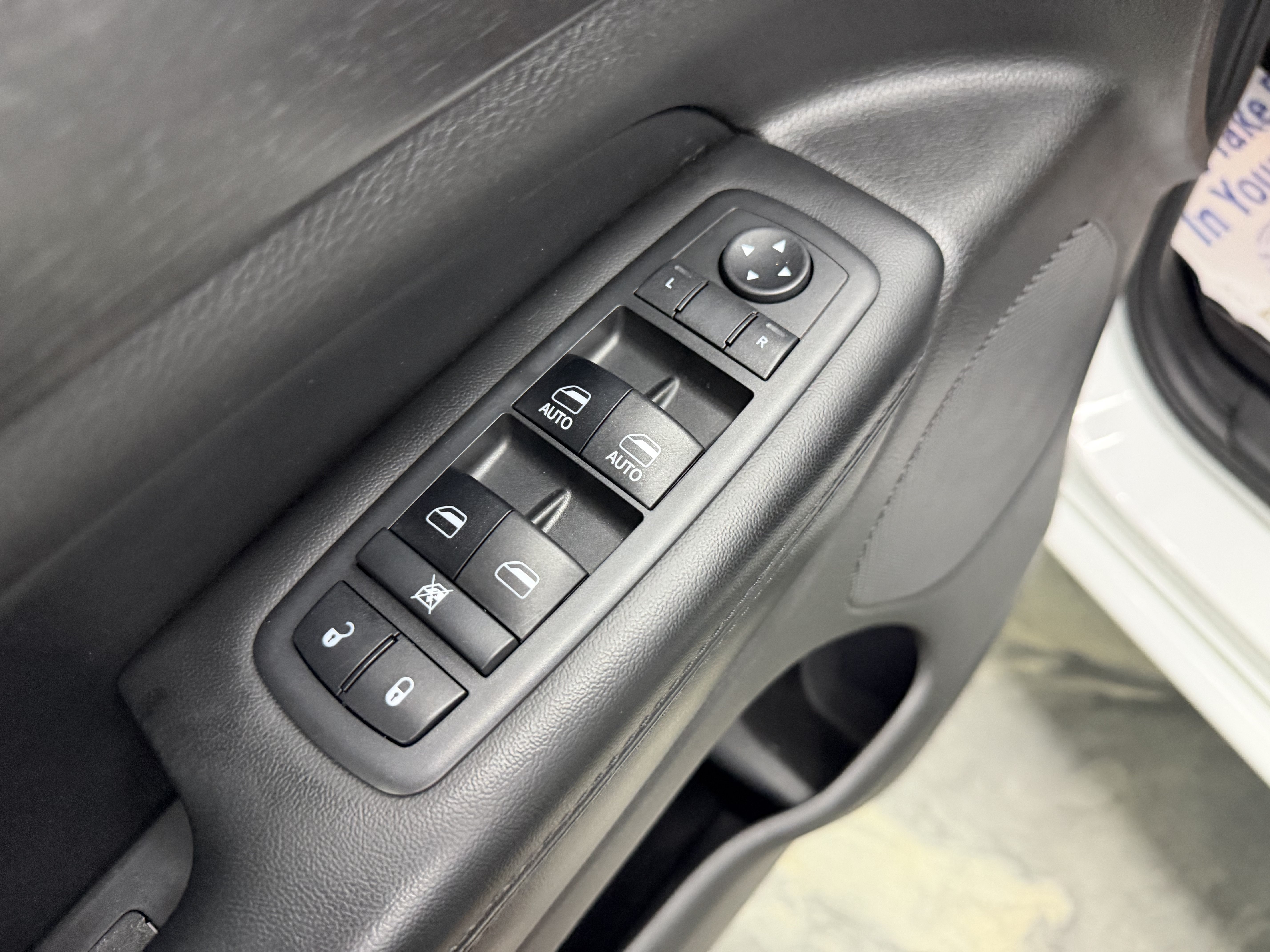 Used 2017 Jeep Grand Cherokee Altitude AWD/4WD image 12