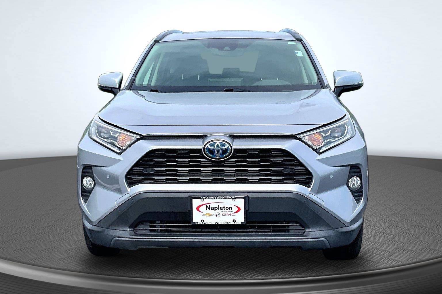 Used 2019 Toyota RAV4 XLE w/ Convenience Package AWD/4WD image 3