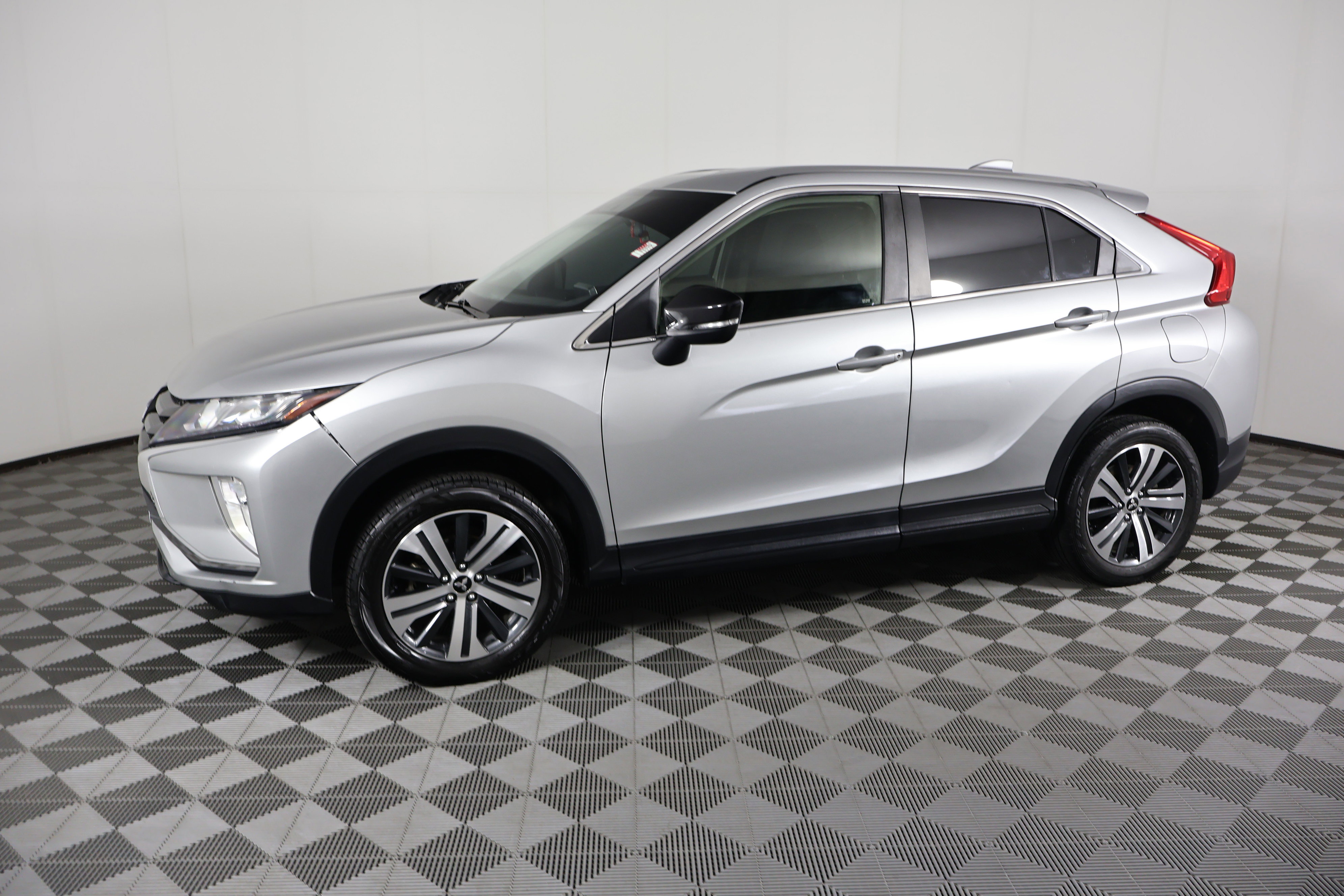 Used 2018 Mitsubishi Eclipse Cross LE image 9