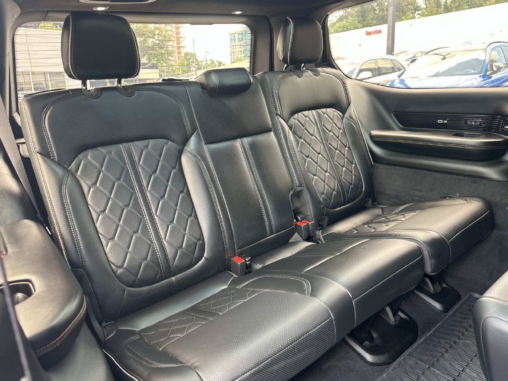 Used 2024 Jeep Grand Wagoneer Series III w/ Rear Seat Video Group 1 AWD/4WD image 17