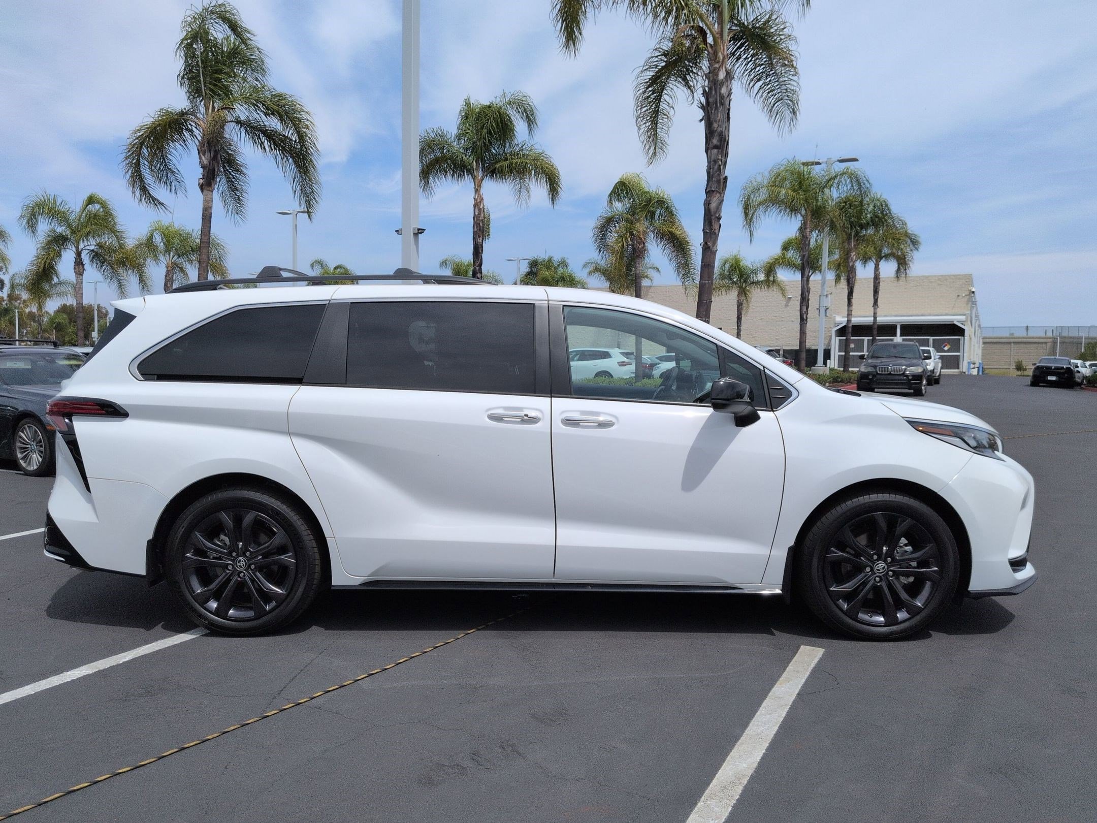 Used 2024 Toyota Sienna XSE w/ XSE Plus Package image 11