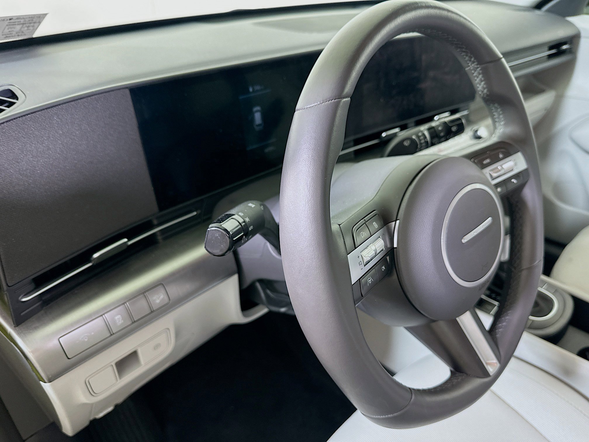 Certified 2025 Hyundai Kona SEL image 9