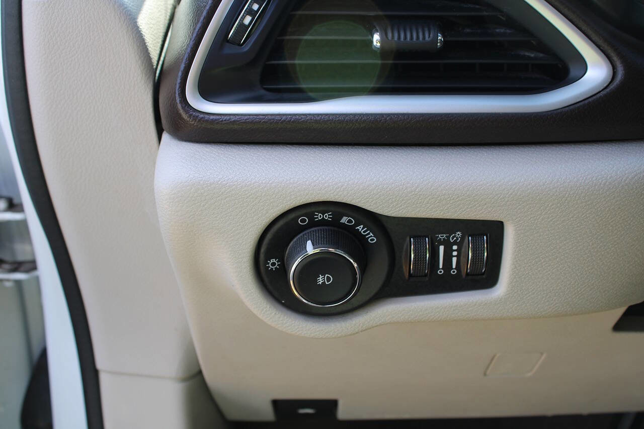 Used 2017 Chrysler Pacifica Touring Plus w/ Tire & Wheel Group image 74