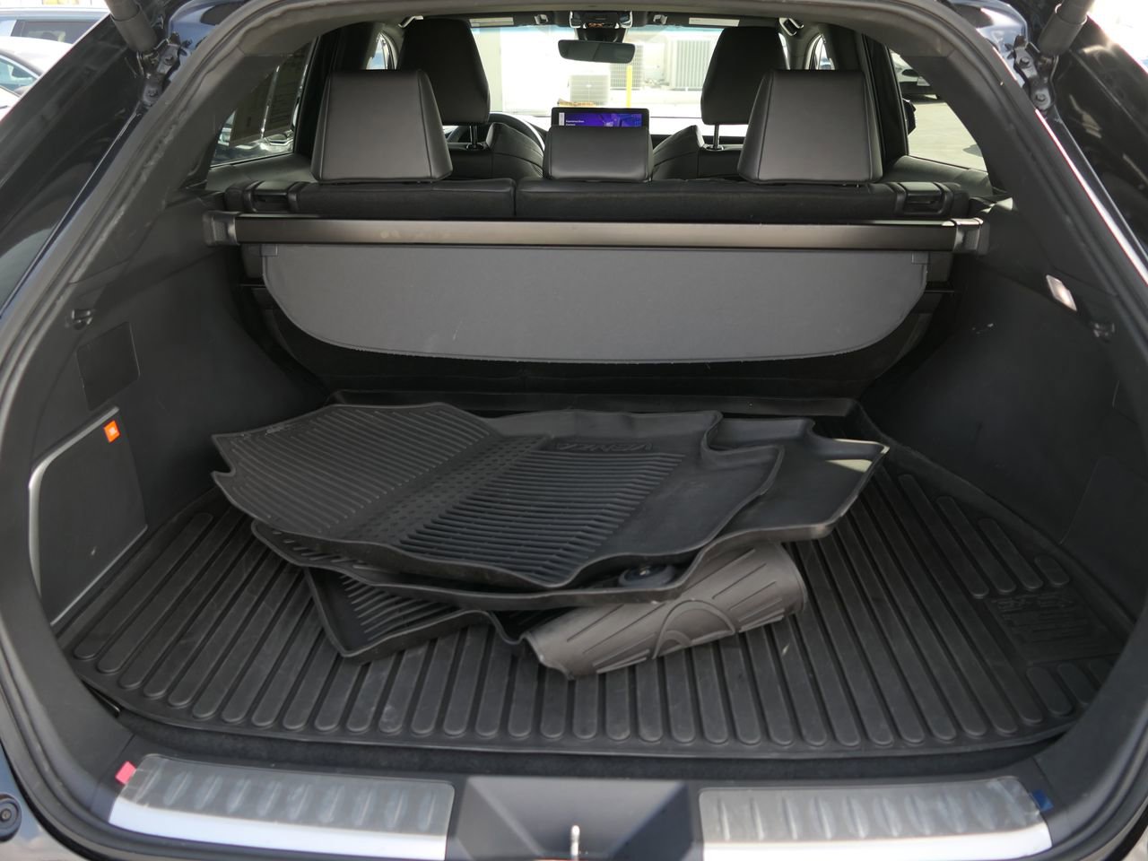 Used 2024 Toyota Venza XLE image 28