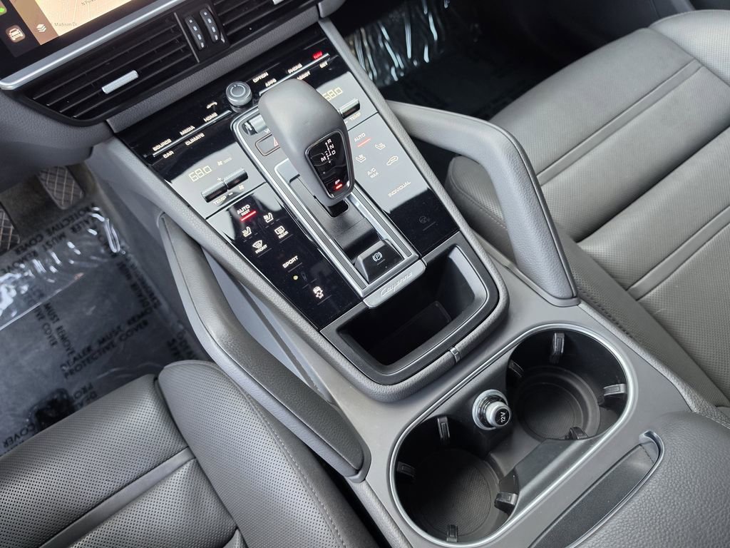 Certified 2023 Porsche Cayenne Platinum Edition image 26