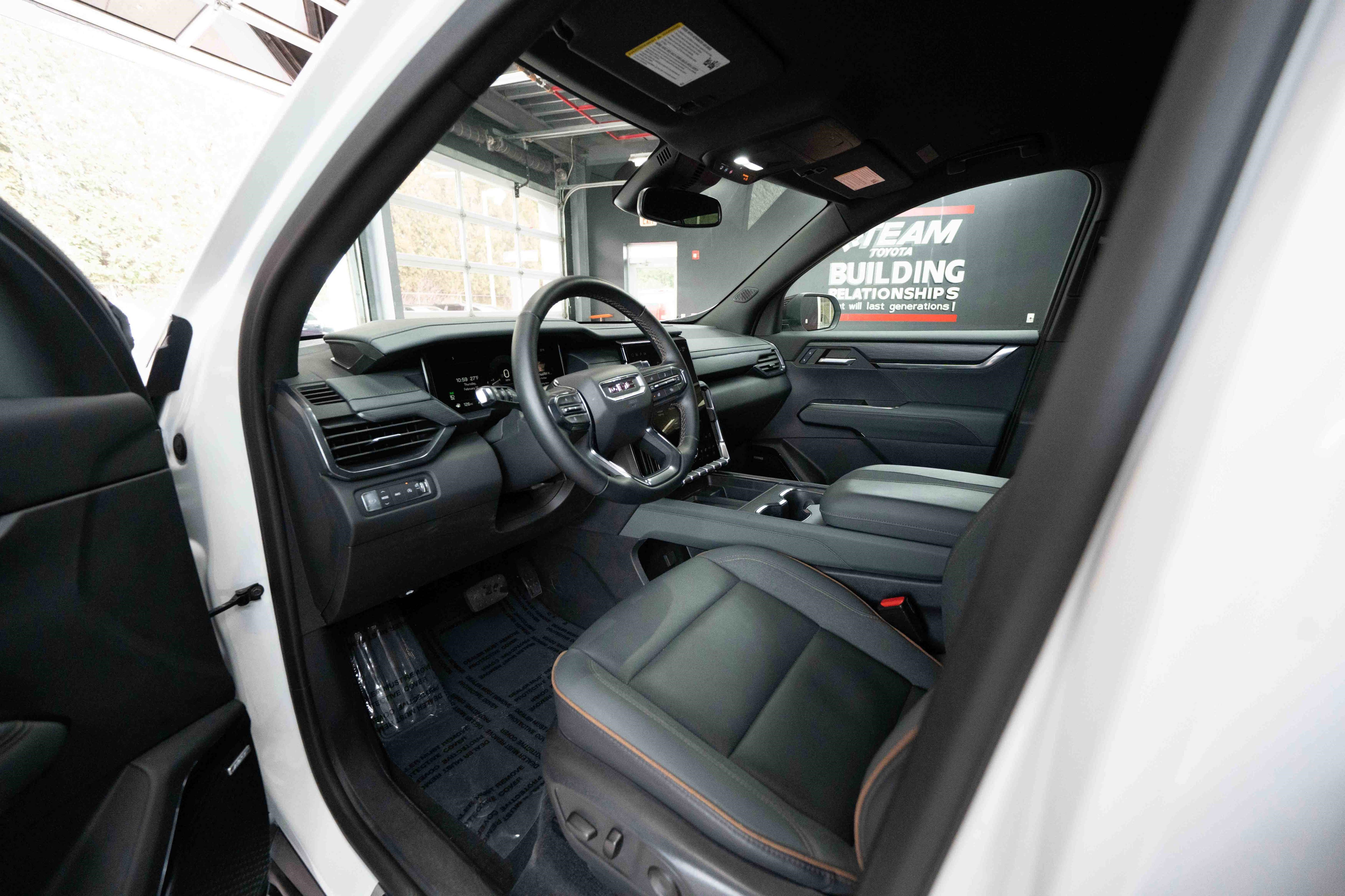 Used 2024 GMC Acadia AT4 w/ Luxury Package image 8