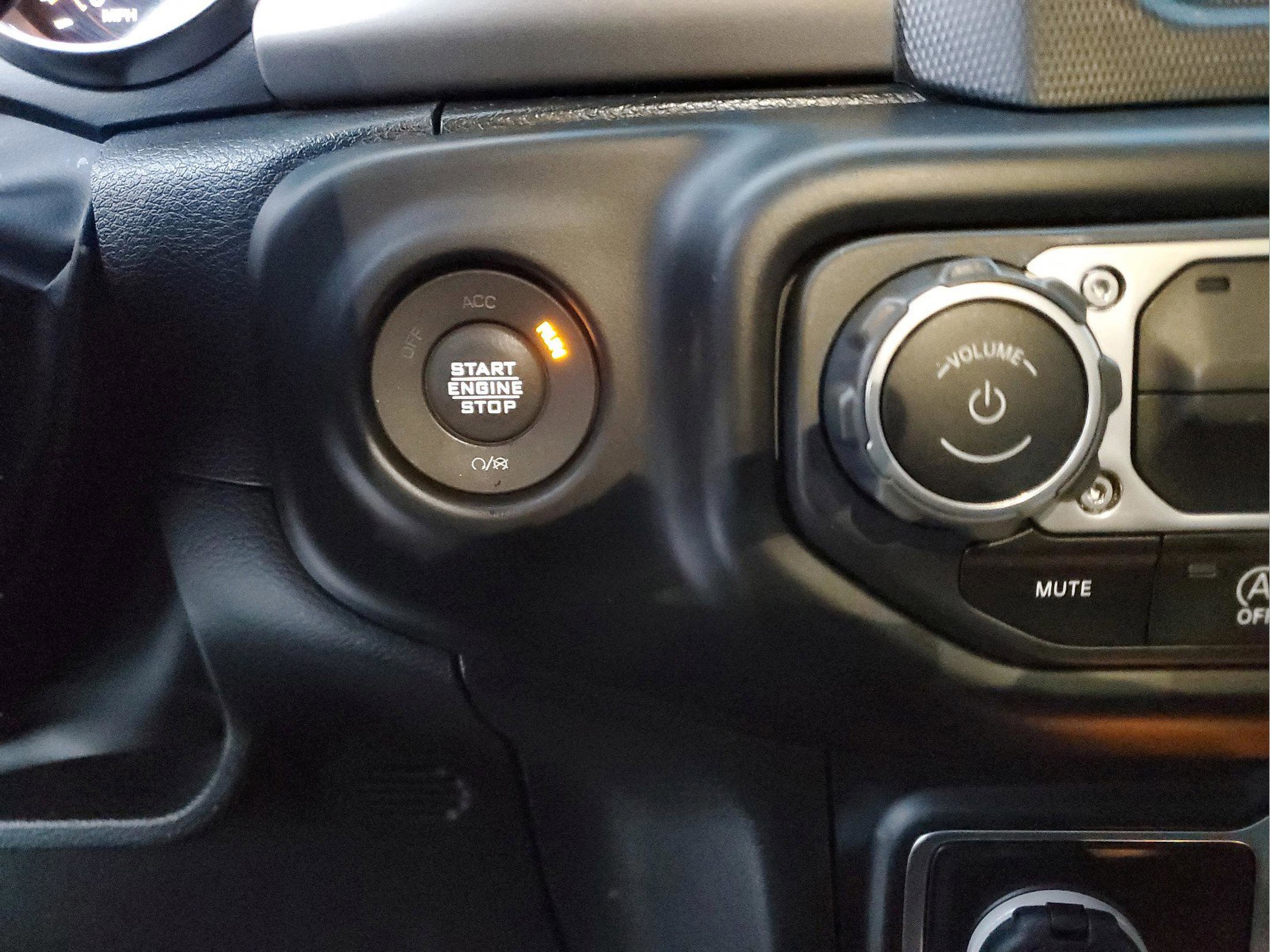 Certified 2022 Jeep Gladiator Sport image 9