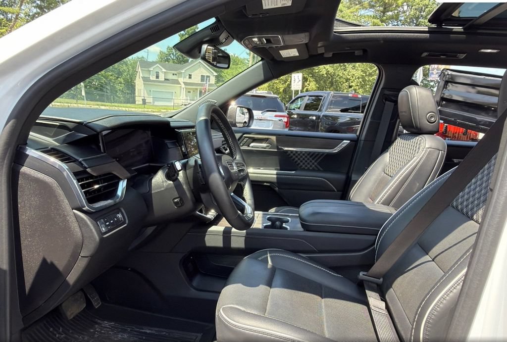 Used 2024 GMC Acadia Denali AWD/4WD image 11