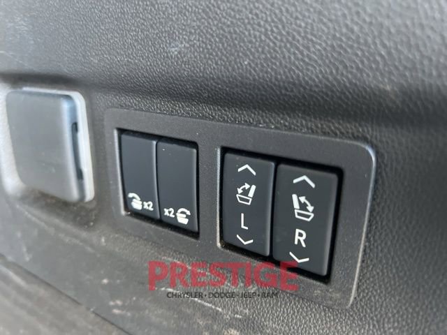 Used 2025 GMC Yukon XL Denali image 23