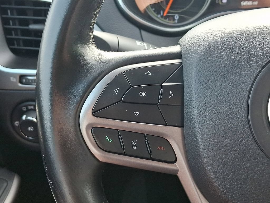 Used 2020 Jeep Cherokee Latitude Plus w/ Comfort/Convenience Group AWD/4WD image 24
