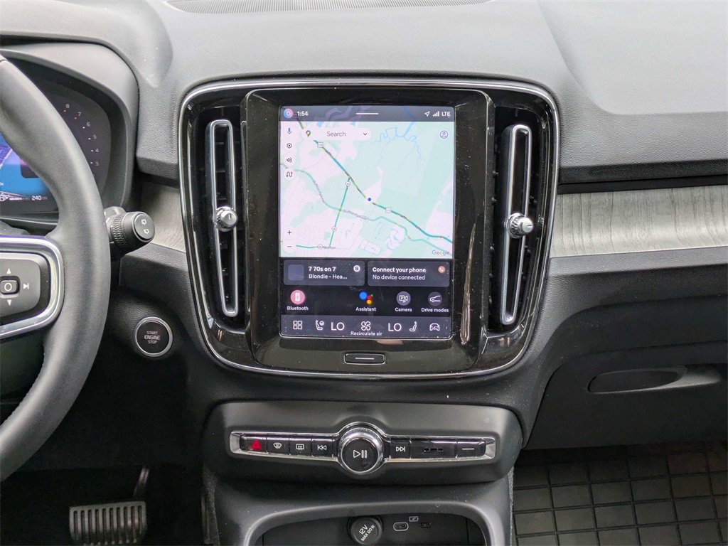 Used 2023 Volvo XC40 B5 Plus AWD/4WD image 17