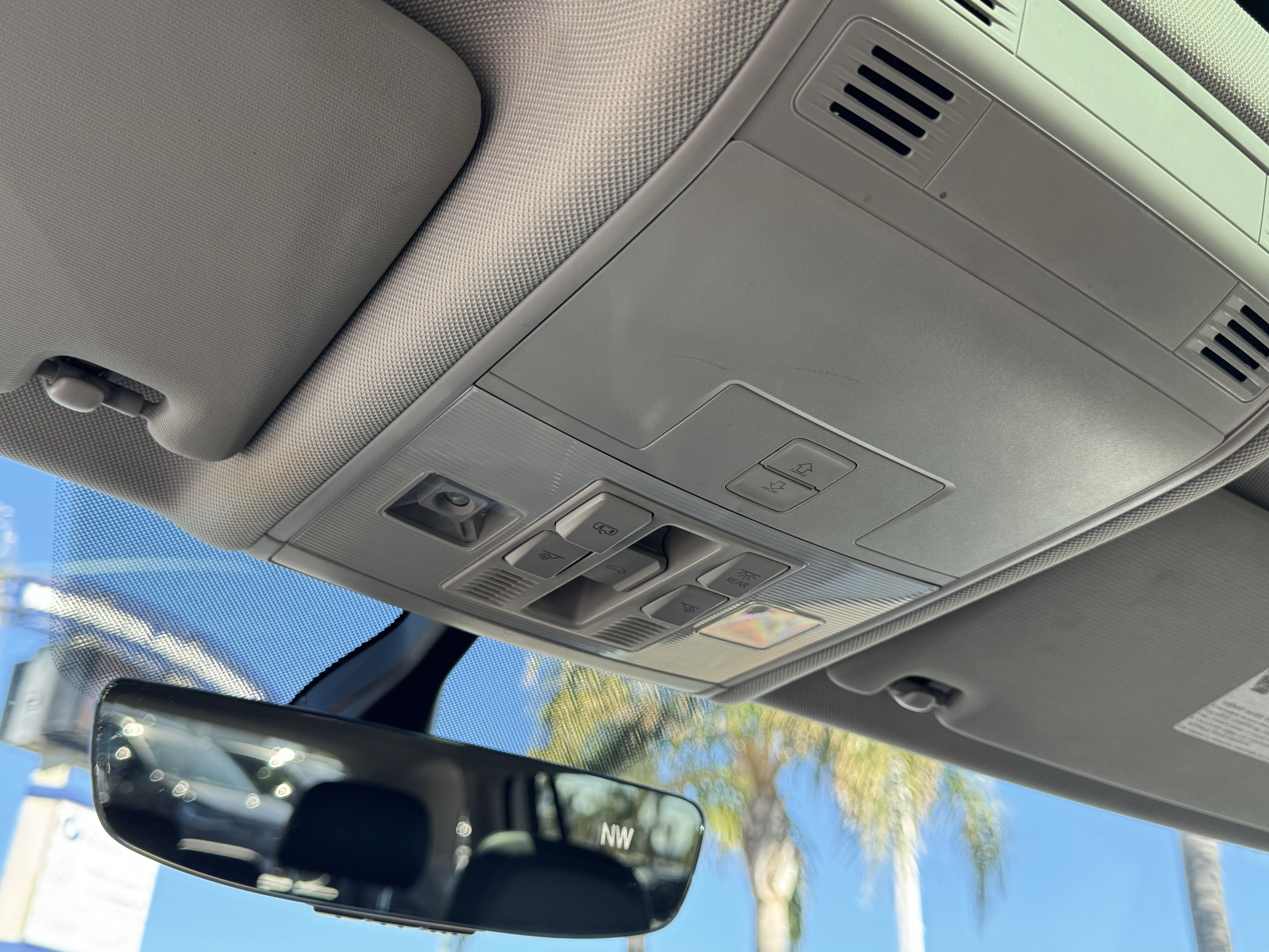 Certified 2019 Volkswagen Tiguan SE w/ Panoramic Sunroof Package image 31
