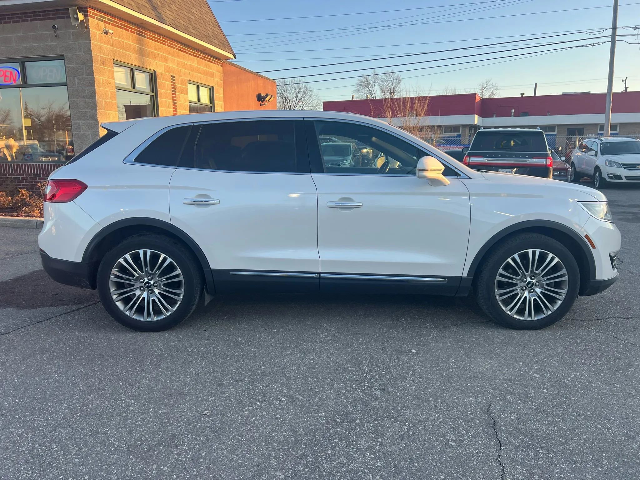 Used 2016 Lincoln MKX Reserve w/ Climate Package image 5