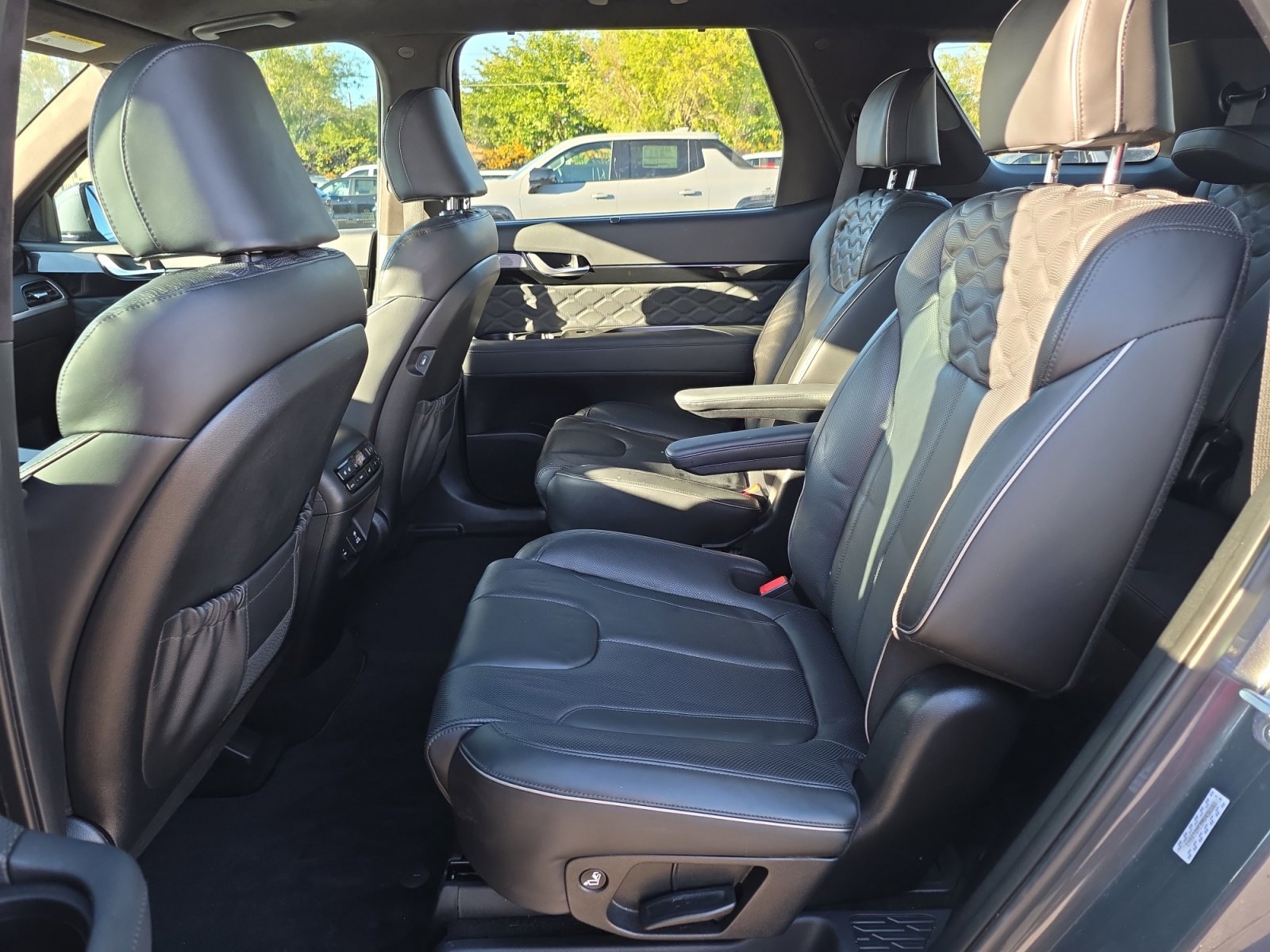 Used 2022 Hyundai Palisade Calligraphy image 16
