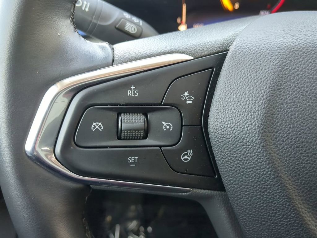 Used 2025 Chevrolet Trax LT w/ LT Convenience Package image 24