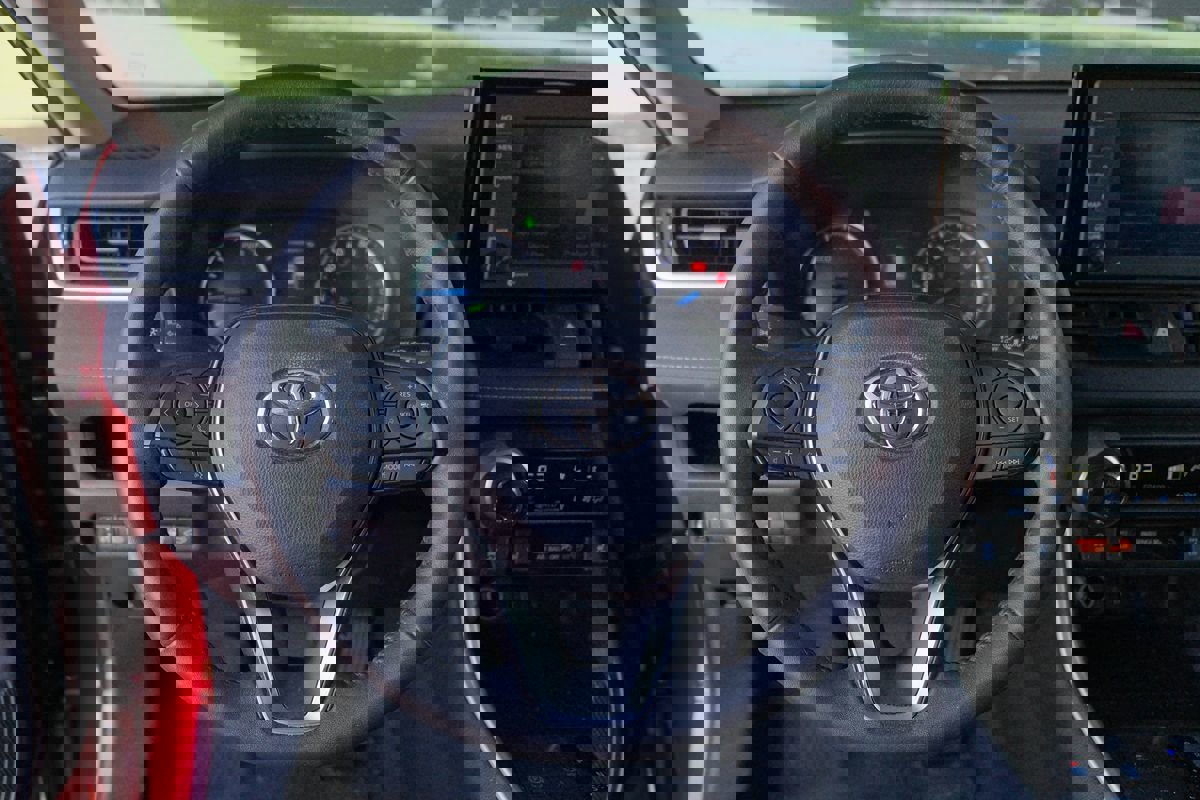 Used 2022 Toyota RAV4 XLE image 15