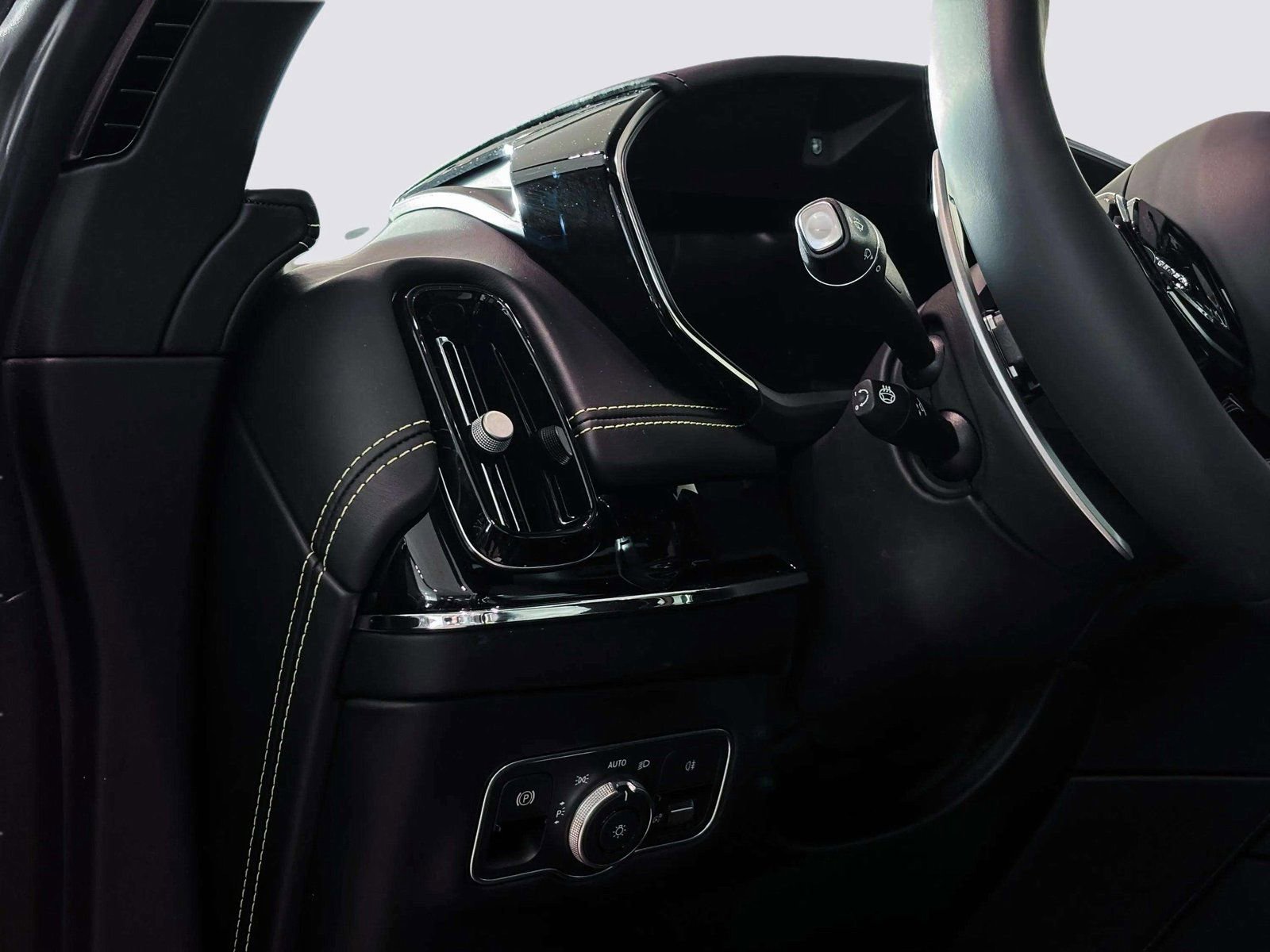 New 2026 Aston Martin DBX S image 25