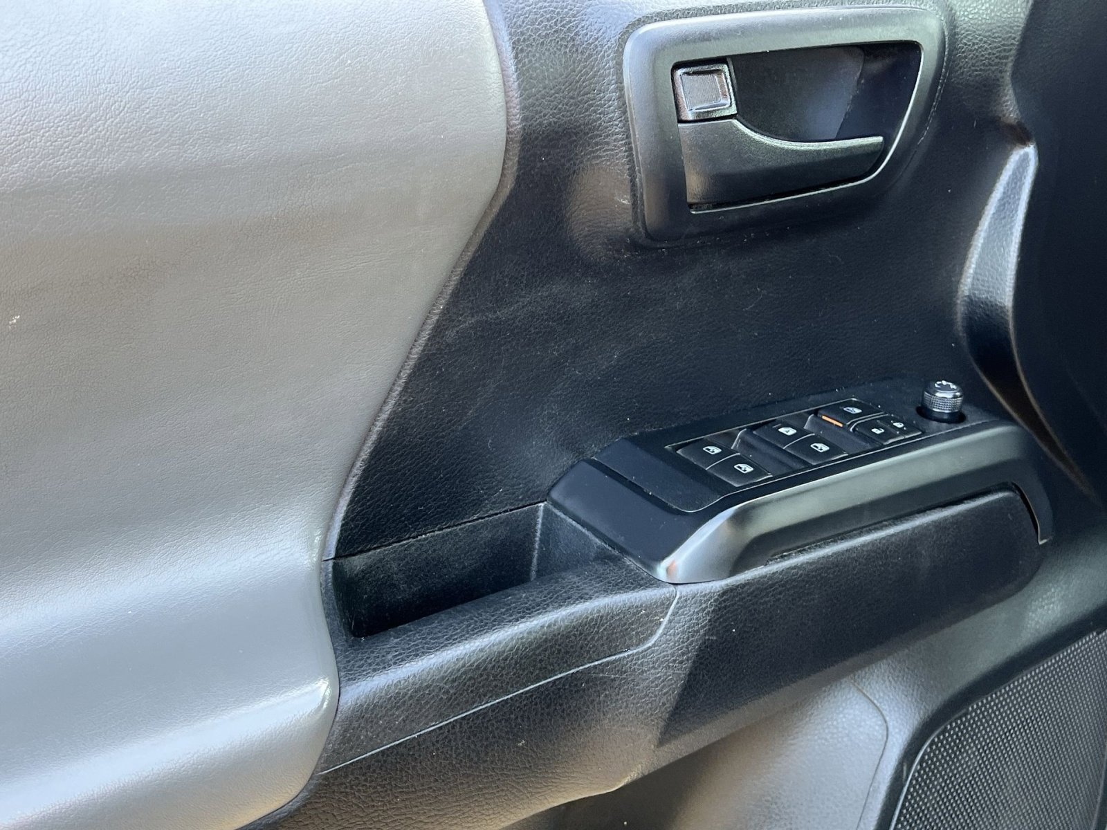 Used 2020 Toyota Tacoma SR image 15