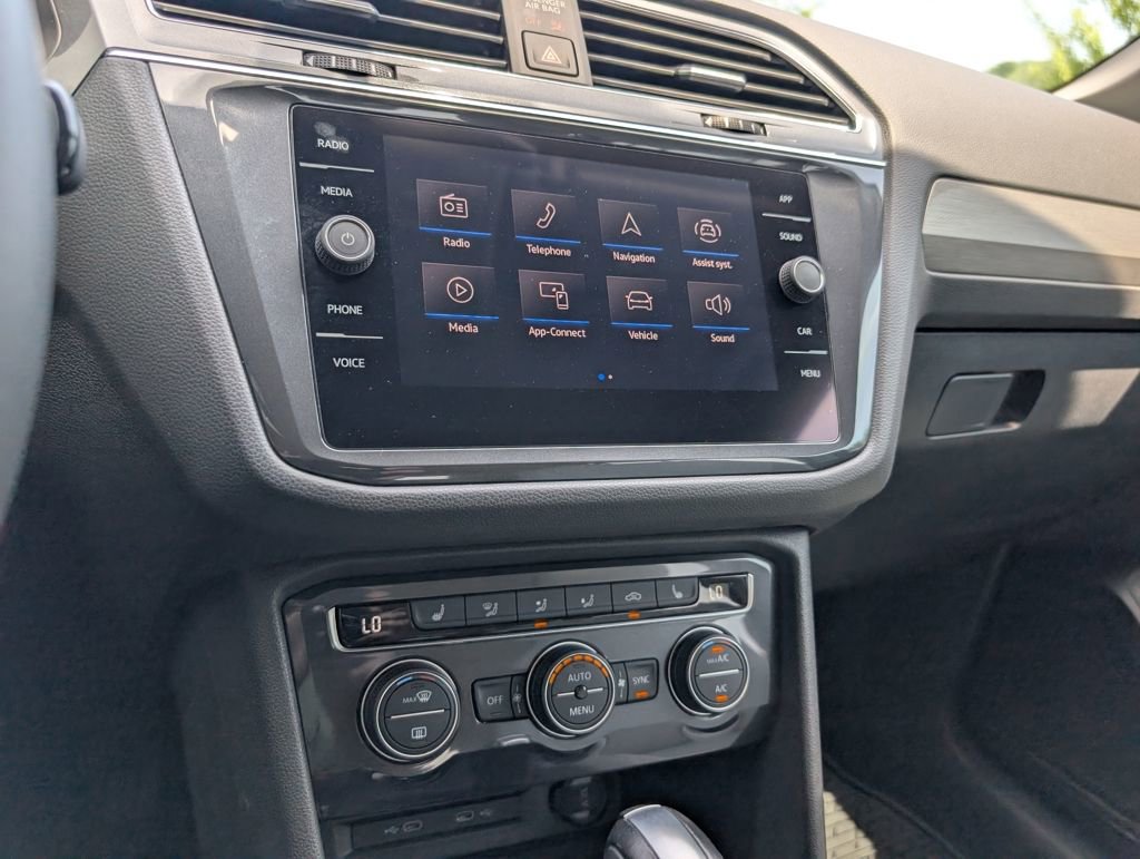 Used 2021 Volkswagen Tiguan SE FWD image 13
