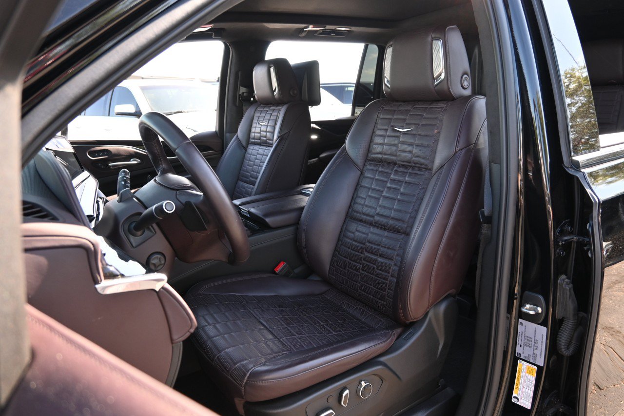 Certified 2023 Cadillac Escalade ESV Sport Platinum AWD/4WD image 18