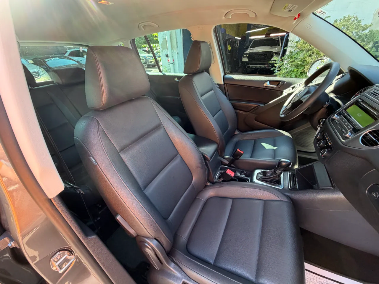 Used 2012 Volkswagen Tiguan LE FWD image 35