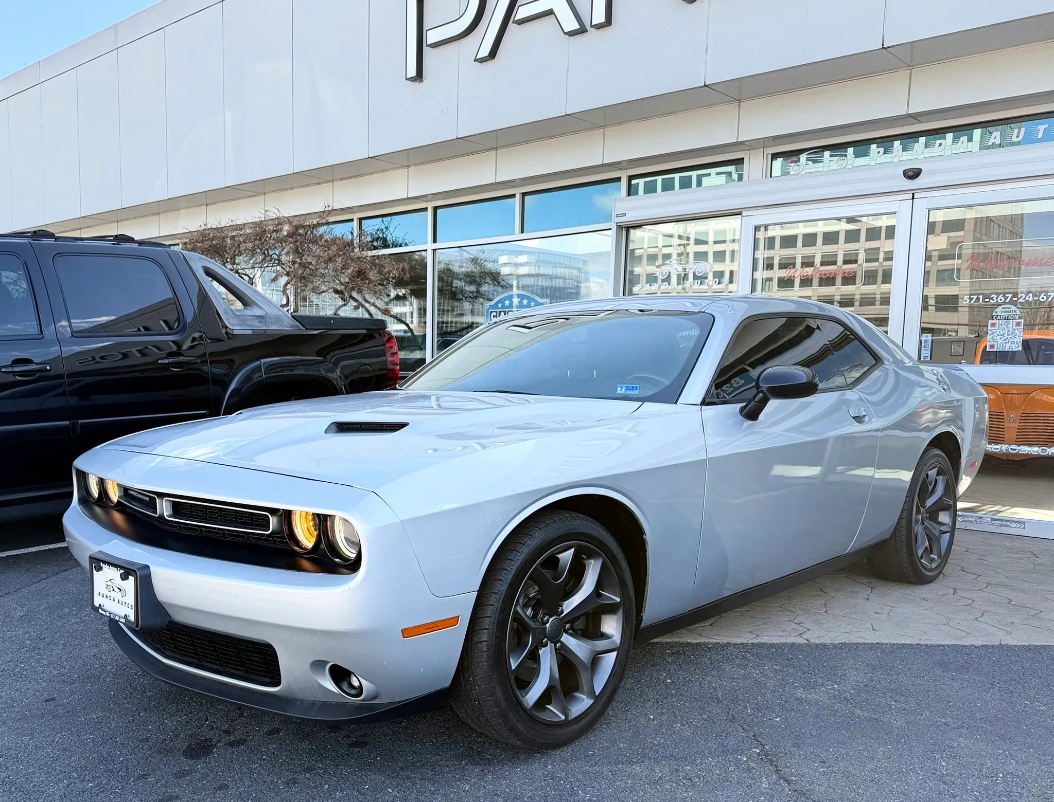 Used 2019 Dodge Challenger SXT w/ Plus Package image 3