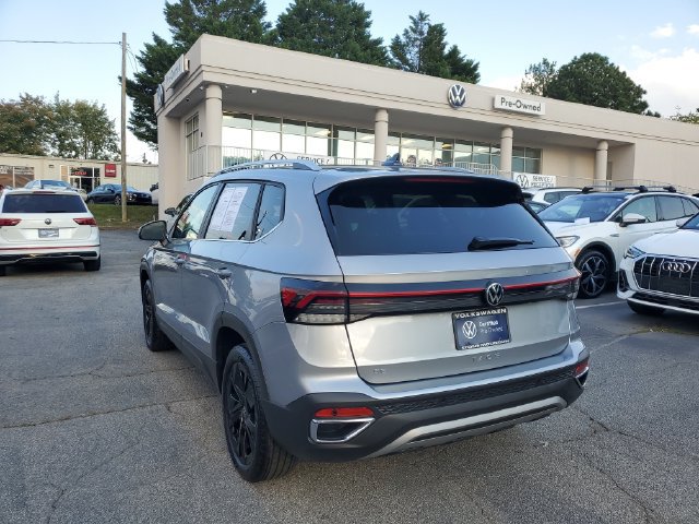 Certified 2025 Volkswagen Taos SE w/ Black Wheel Package FWD image 6