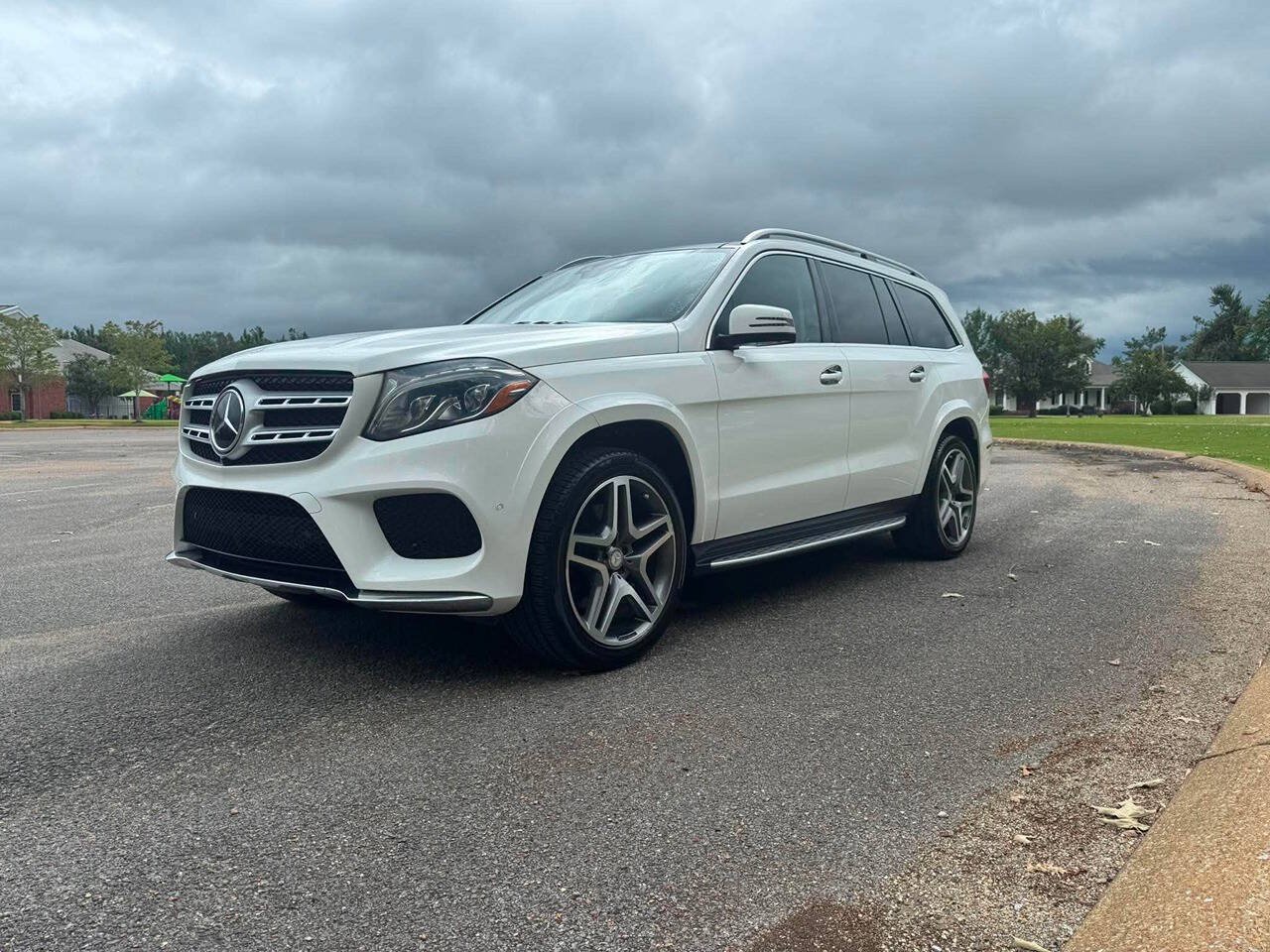 Used 2017 Mercedes-Benz GLS 550 4MATIC image 3