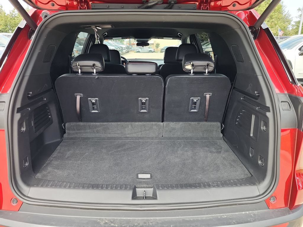 Used 2025 Chevrolet Traverse LT FWD image 24