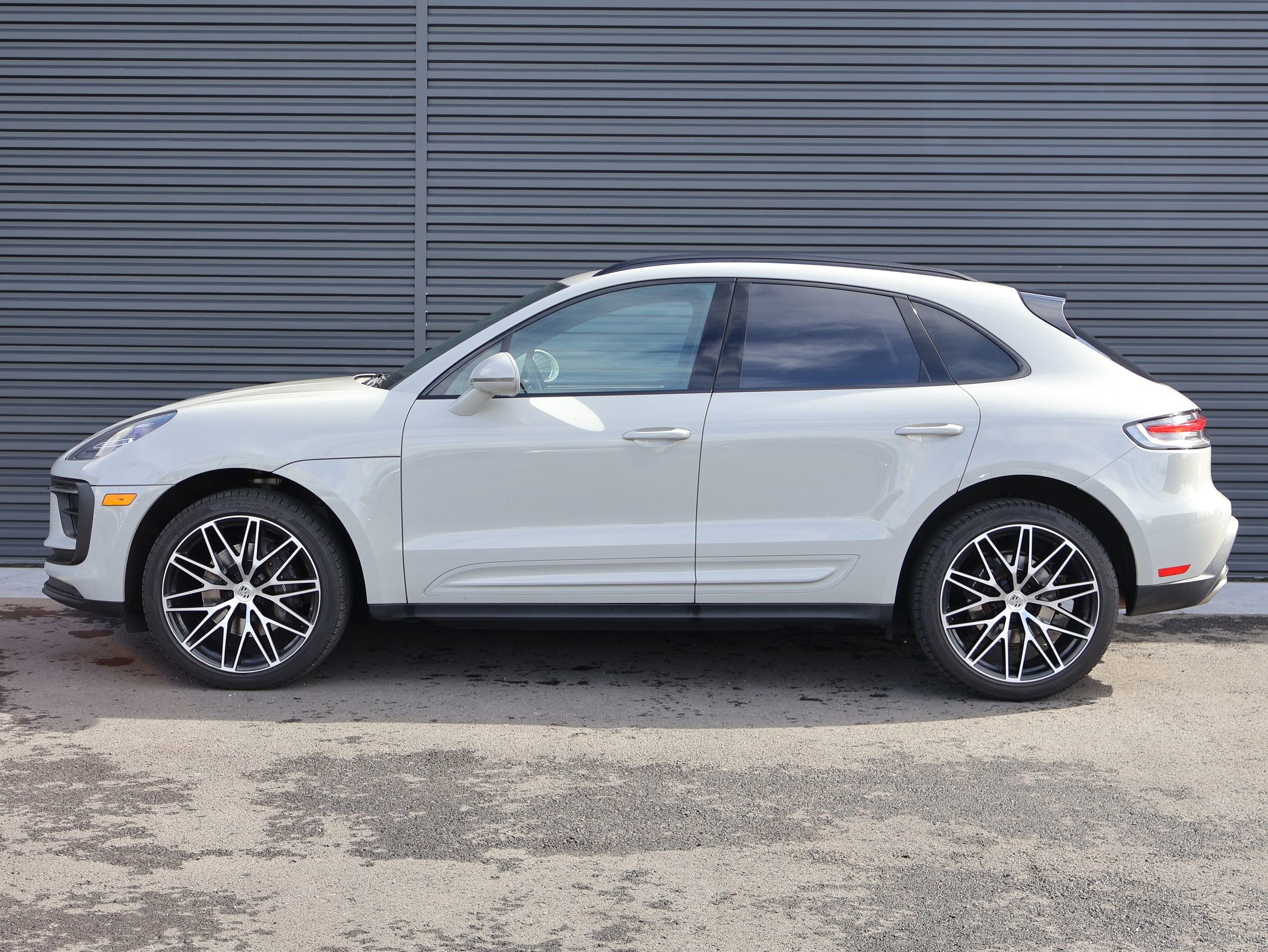 Used 2022 Porsche Macan image 2