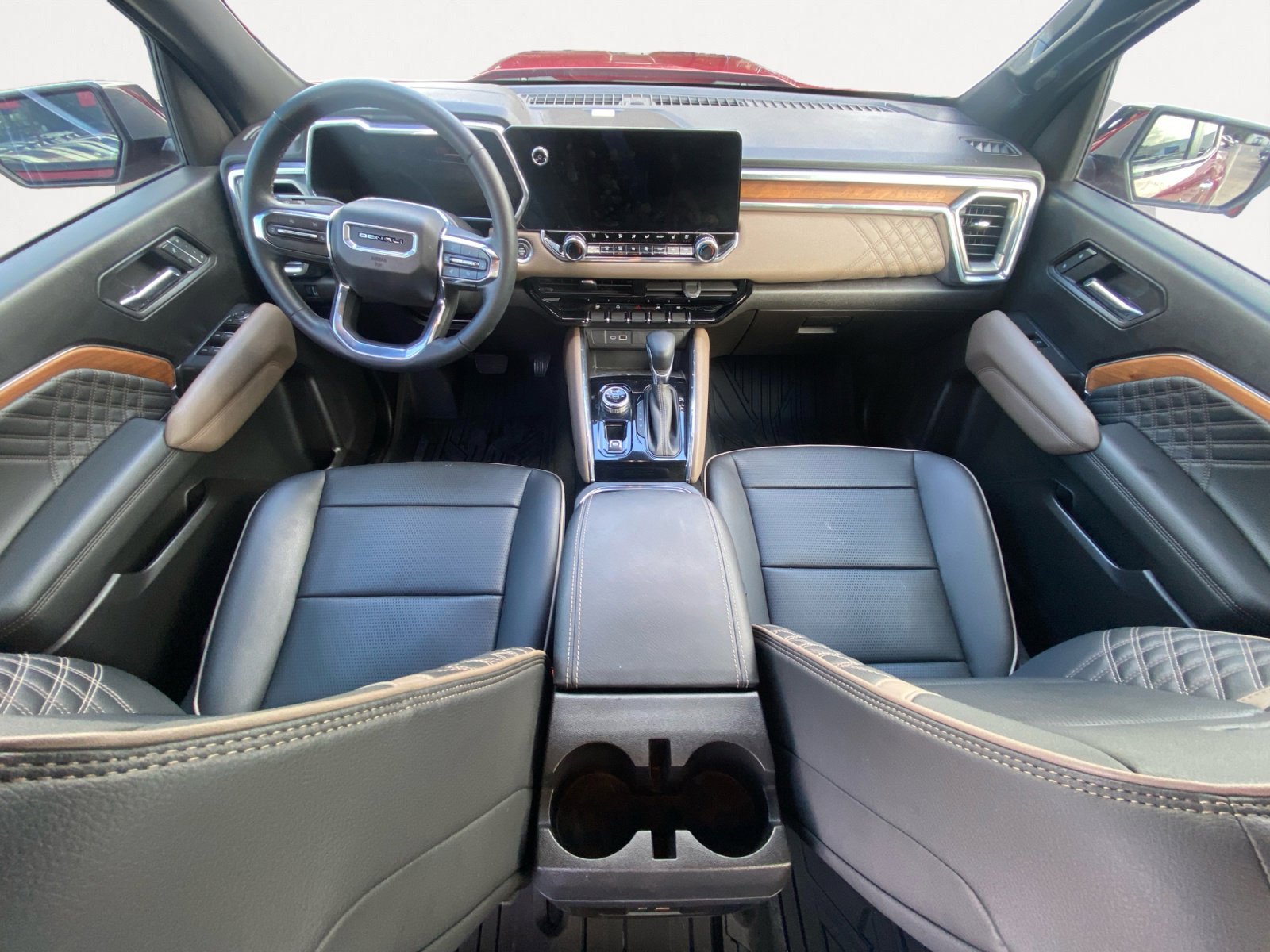 Used 2023 GMC Canyon Denali image 3